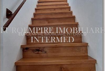 Casă cu 5 camere cu Teren 540 Mp în Km 5 - 6