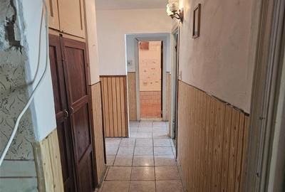Apartament cu 4 camere decomandat în Micro IV - 21