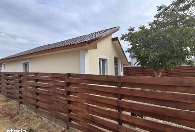 Casă cu 3 camere cu Teren 621 Mp în Curtișoara
