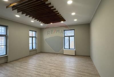 Spatiu de inchiriat in Centrul Istoric - renovat, vizibil, versatil - 4