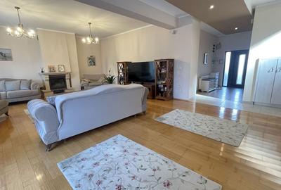 Casă individuală cu 6 camere cu Canalizare în Mehala