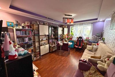 Apartament 3 camere decomandat ( balcon si două pivnițe) - 1