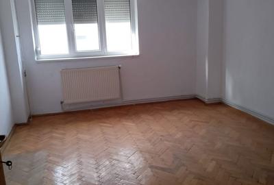 Apartament cu 3 camere în Călărași