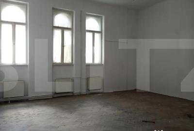 Spațiu comercial, de 375 mp, în Central - 3