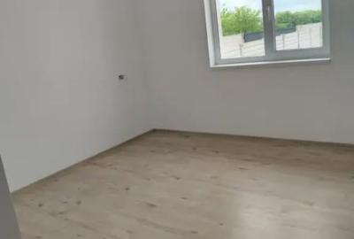 Casă cu 4 camere cu Teren 307 Mp în Malu Mare - 1