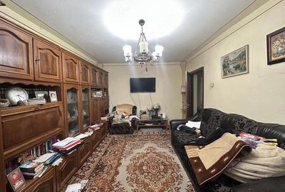 Apartament cu 3 camere decomandat în Republicii