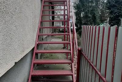 Vand garsoniera in zona decebal la etajul 1 - 3