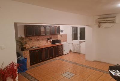 Dristor Ramnicu Valcea benzinaria Mol bloc 1983, etaj 5/8 - 3