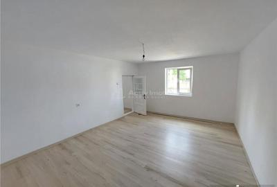 Casă cu 4 camere cu Teren 1270 Mp în Central - 2