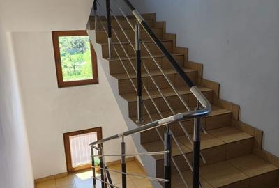 Casă cu 6 camere cu Teren 400 Mp în Podari - 15
