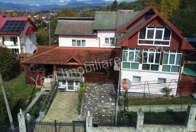 Casă cu 5 camere cu Teren 557 Mp în Central - 8