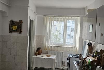 Apartament cu 3 camere decomandat, mobilat în Moinești - 5