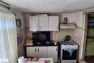 Casă cu 4 camere cu Teren 1600 Mp în Poiana - 12