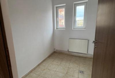 Zona pietii Tractorul, 900 mp, spatii comerciale dispuse pe doua etaje - 12