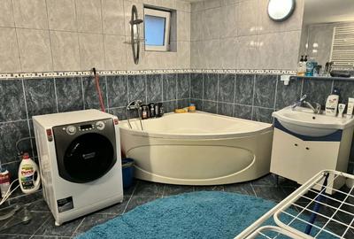 Vand sau schimb cu apartament 3 camere casa in Valcea - 1