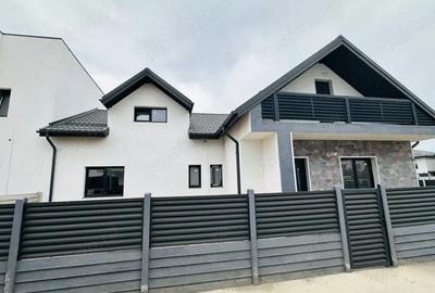 Casă cu 8 camere cu Canalizare în Domnești