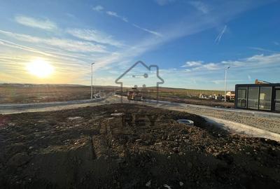 Teren cu autorizație de construcție și utilități Teren cu autorizație de construcție și utilități - 1