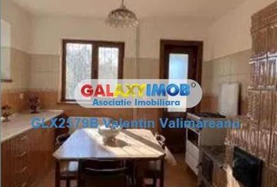 Casă cu 7 camere cu Canalizare în Central - 2