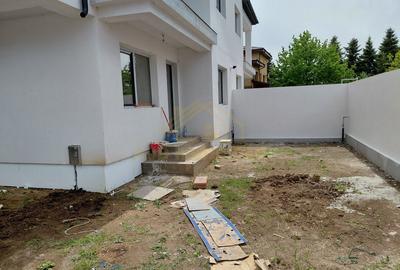 Duplex cu 7 camere cu Canalizare în Central - 4