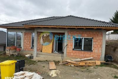 Casă cu 4 camere cu Teren 500 Mp în Central