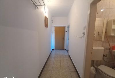 Apartament cu 2 camere nedecomandat în Central