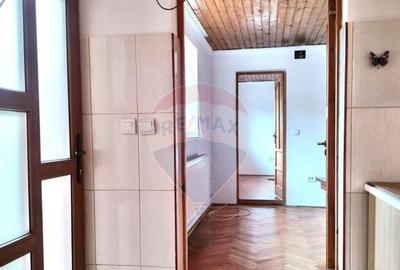 Apartament spa?ios cu 4 camere, zona centrala Sigh... Apartament spa?ios cu 4 camere, zona centrala Sigh... - 3