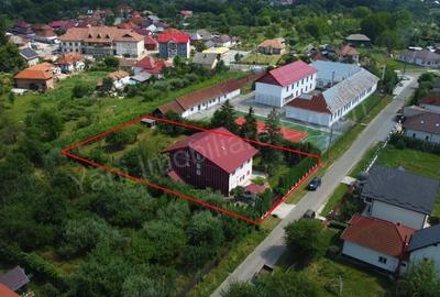 Casă cu 6 camere cu Teren 1632 Mp în Albești - 2