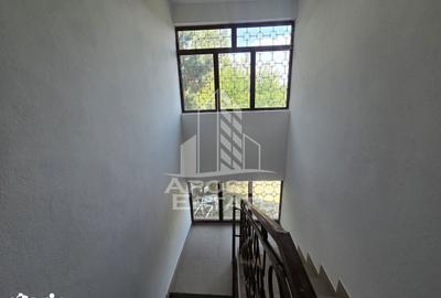 Casă cu 8 camere cu Teren 1140 Mp în Central - 17