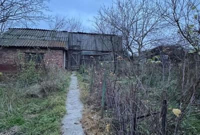 Casă cu 3 camere cu Teren 700 Mp în Central - 2