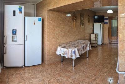 Apartament cu 3 camere decomandat în 1 Mai - 7