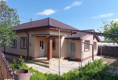 Casă cu 4 camere în Crâng