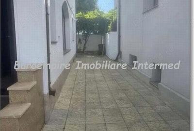 Vila de inchiriat zona FALEZA NORD - 1