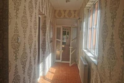 Casă cu 5 camere cu Canalizare în Central - 3