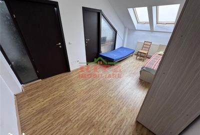 Apartament cu 3 camere semidecomandat în Central - 1