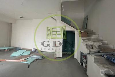 Spațiu comercial, de 300 mp, în Central - 4