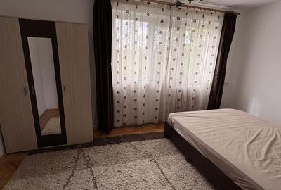 Apartament cu 3 camere semidecomandat în Podu Roș - 2