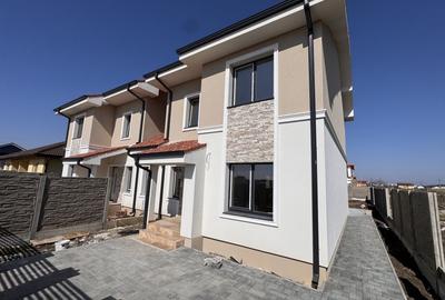 Duplex cu 4 camere cu Canalizare în Moșnița Nouă - 1