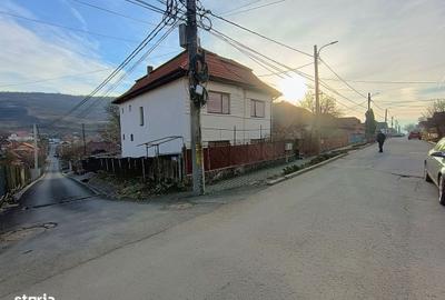 Casă cu 4 camere în Central - 2