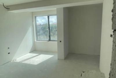 Casă cu 5 camere cu Teren 394 Mp în Agigea