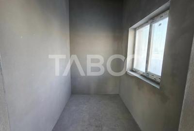 Spatiu Comercial 138 mp utili cu 8 locuri de parcare - Vitrina 13 m - 6