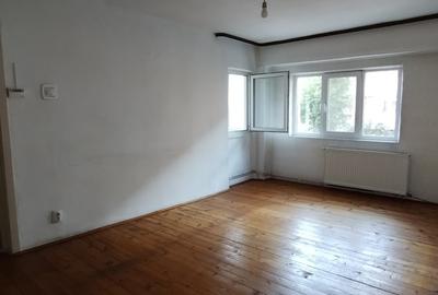 Apartament 3 camere; etaj 1; micro 11; Certif. Energ. clasa A - 14