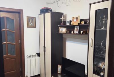 Apartament cu 2 camere decomandat în CET - 7