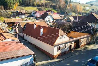 FILM! Casa saseasca, renovata exterior, in centrul localitatii Holbav, Brasov. - 21