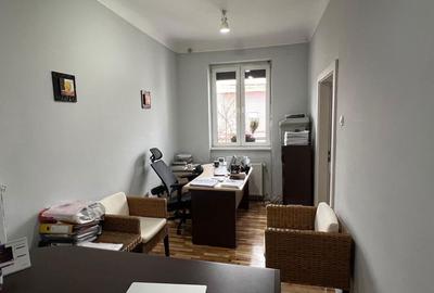 Apartament cu 3 camere în Central - 3
