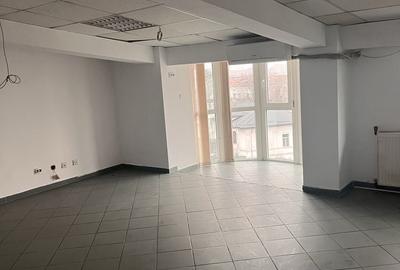 Spațiu comercial, de 495 mp, în Central - 1
