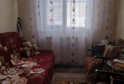 Apartament cu 3 camere semidecomandat în Buhuși - 1