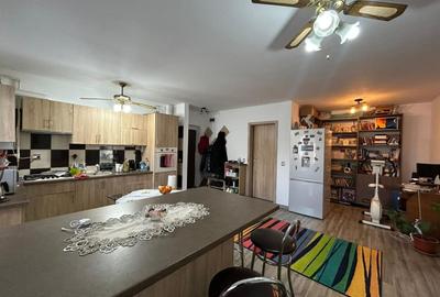 Apartament cu 3 camere semidecomandat, mobilat în Florești - 1