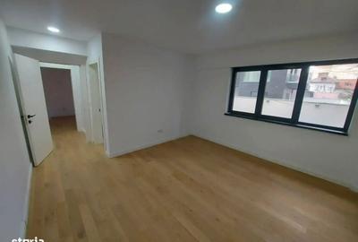 Spațiu comercial, de 85 mp, în Polonă - 1