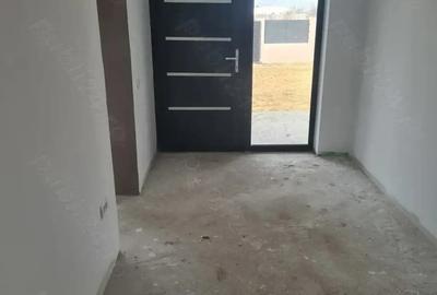 Casă cu 3 camere în Central