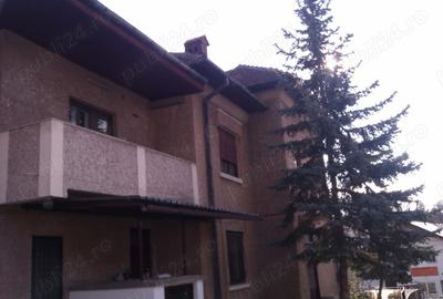 Inchiriez apartament in vila curte Rm Valcea Centru vis-a-vis de parcul Zavoi. - 2